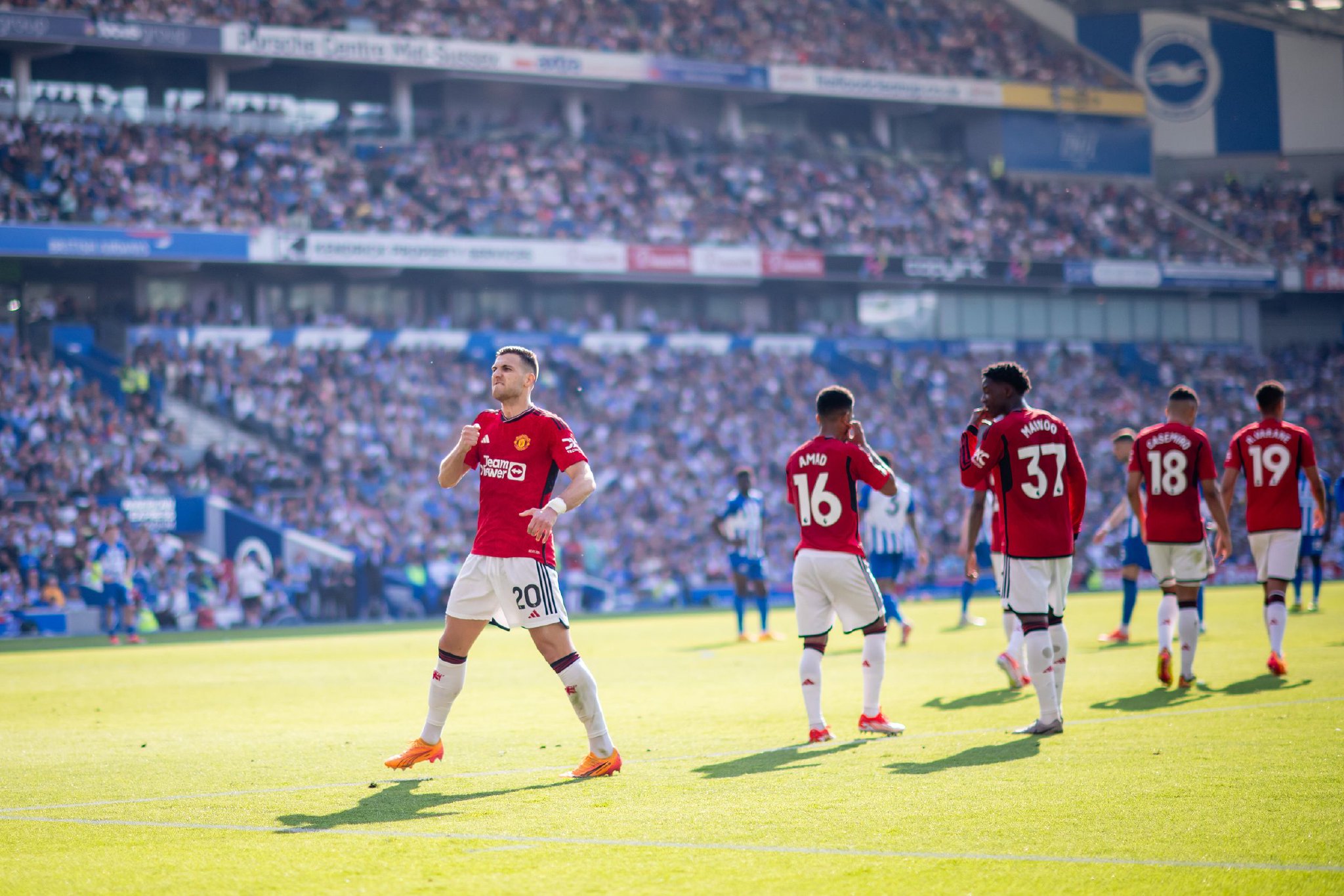 與管理層的 與管理層的